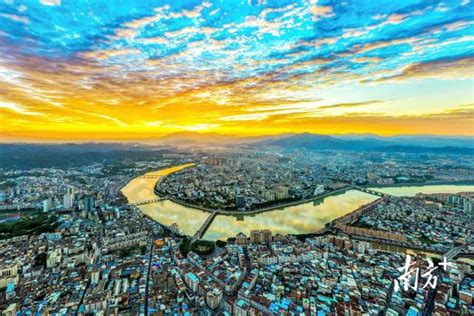 梅州網(wǎng)站建設(shè)與軟件開(kāi)發(fā) 本地化服務(wù)與數(shù)字化發(fā)展權(quán)威觀點(diǎn)